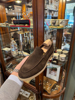 Laden Sie das Bild in den Galerie-Viewer, Vela II // Dunkelbraun Suede // Sohle Ecru
