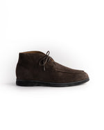 Laden Sie das Bild in den Galerie-Viewer, Vela Chukka II // Suede // Dark Brown
